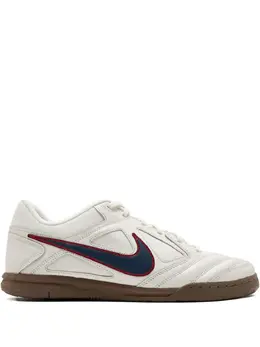 Nike: Белые кроссовки 