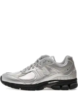 New Balance: Серебристые кроссовки  2002R