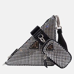 Prada: Чёрная сумка 