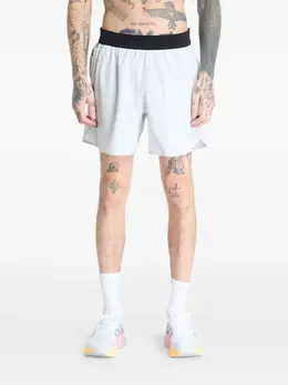 Under Armour: Светлые шорты 