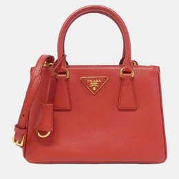 Prada: Красная сумка 