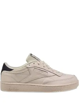 Reebok: Белые кроссовки  Club C 85