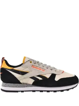 Reebok: Бежевые кроссовки  Classic Leather