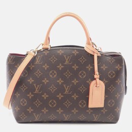 Louis Vuitton: Коричневая сумка 