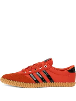 adidas: Красные кроссовки 