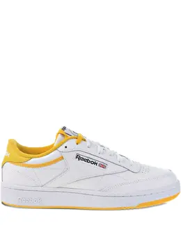 Reebok: Белые кроссовки  Club C 85