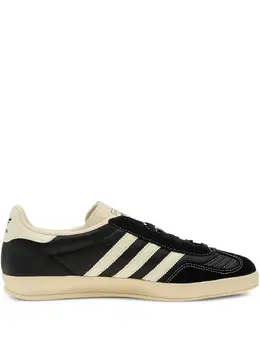 adidas: Чёрные кроссовки  Gazelle Indoor