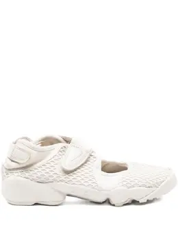 Nike: Бежевые кроссовки  Air