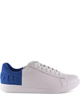 Lacoste: Белые кроссовки  Carnaby Evo