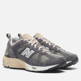 New Balance: Серые кроссовки 