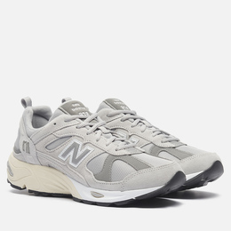 New Balance: Серые кроссовки 