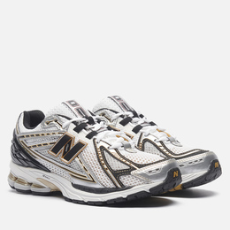 New Balance: Серые кроссовки 