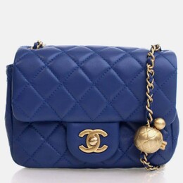 Chanel: Голубая сумка 