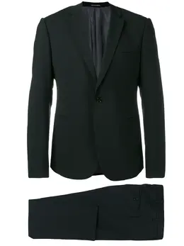 Emporio Armani: Чёрный костюм 