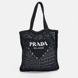 Prada: Чёрная сумка 
