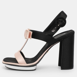 Prada: Розовые сандалии 