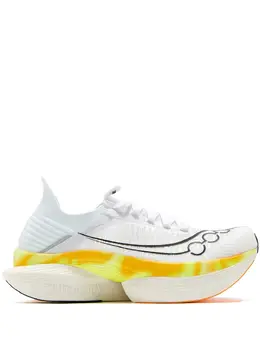 Saucony: Белые кроссовки  Endorphin