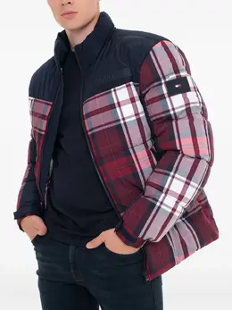 Tommy Hilfiger: Красная куртка 