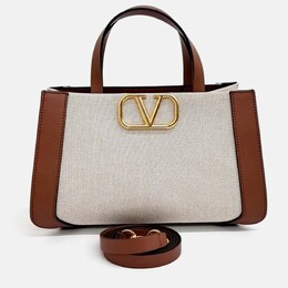 Valentino: Бежеві сумки шопери 