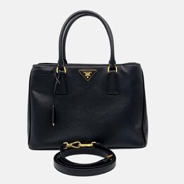 Prada: Чёрная сумка-шоппер 