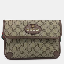 Gucci: Бежевая поясная сумка  GG Supreme