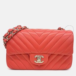 Chanel: Красная сумка через плечо 