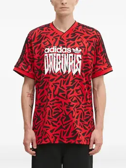 adidas: Футболка с абстрактным принтом 