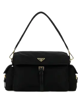 Prada: Чёрная сумка 