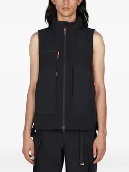 The North Face Black Label: Чёрный жилет 