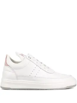 Filling Pieces: Белые кроссовки 