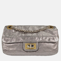 Chanel: Серебристая сумка 