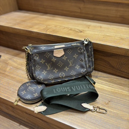 Louis Vuitton: Зелёная сумка через плечо 