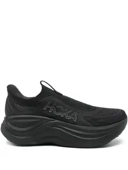 HOKA: Чёрные кроссовки 