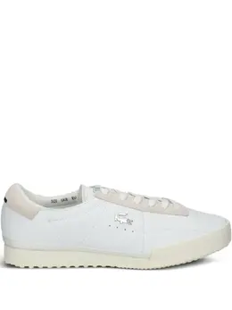 Lacoste: Белые кроссовки 