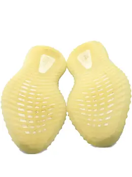 adidas Yeezy: Светлые кроссовки 