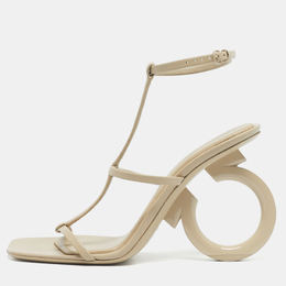 Salvatore Ferragamo: Бежевые сандалии 