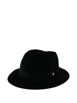 Giorgio Armani: Чёрная шляпа 
