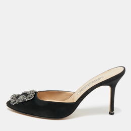 Manolo Blahnik: Чёрные сабо  Hangisi