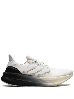 adidas: Белые кроссовки  UltraBoost