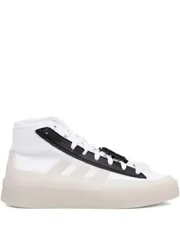 adidas: Белые кроссовки 