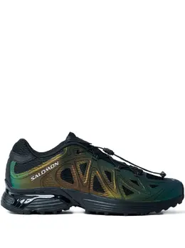 Salomon: Чёрные кроссовки 