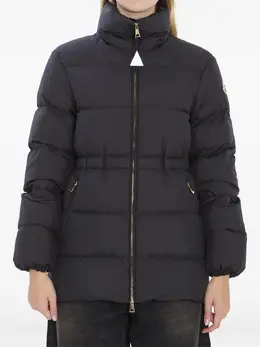 Moncler: Чёрная куртка 