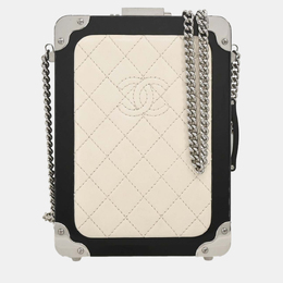 Chanel: Чорні клатчі 