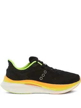 Saucony: Чёрные кроссовки  Endorphin Speed