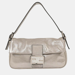 Fendi: Серебристая сумка  Baguette
