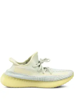 adidas Yeezy: Светлые кроссовки 