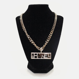 Chanel: Кольє і намиста 