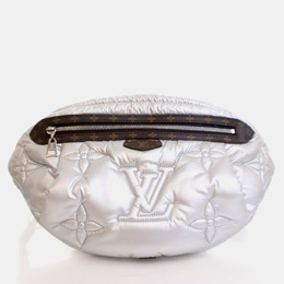 Louis Vuitton: Серебристая поясная сумка 