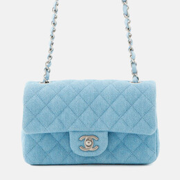 Chanel: Блакитні сумки 