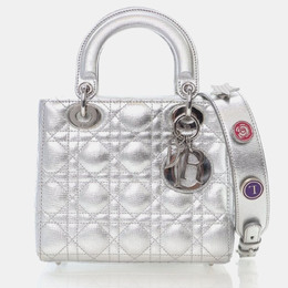 Dior: Серебристая сумка 